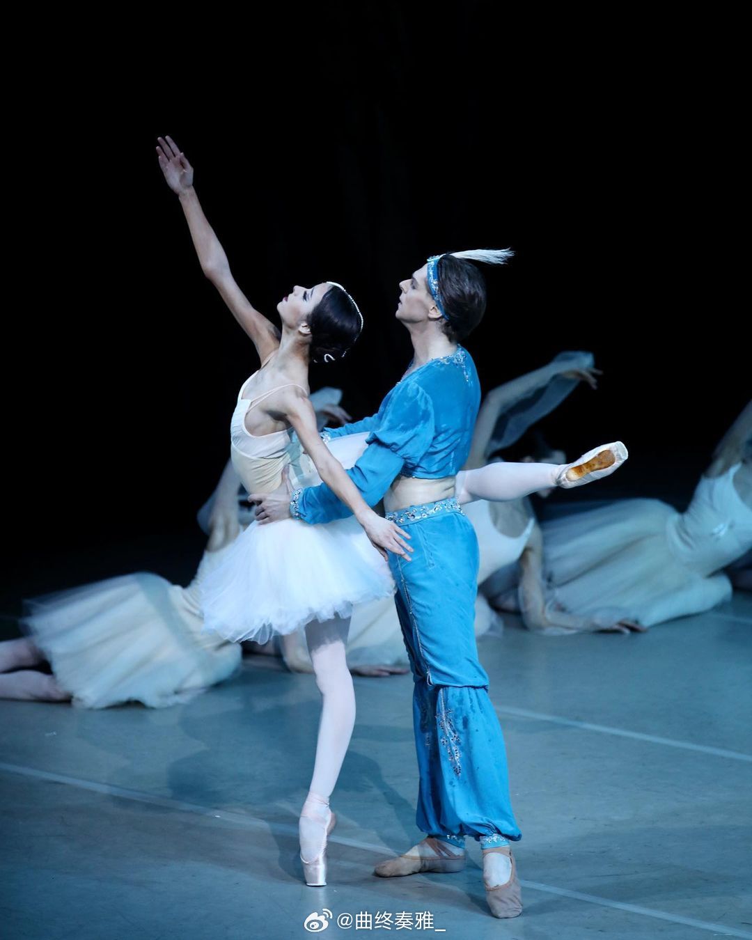 最新双人舞演绎暖暖的爱,舞动出浪漫与温馨之夜💃✨